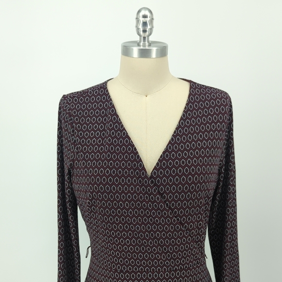 01380 Ann Taylor Geometric Knit Dress Maroon M preppy Business casual office - Picture 3 of 5